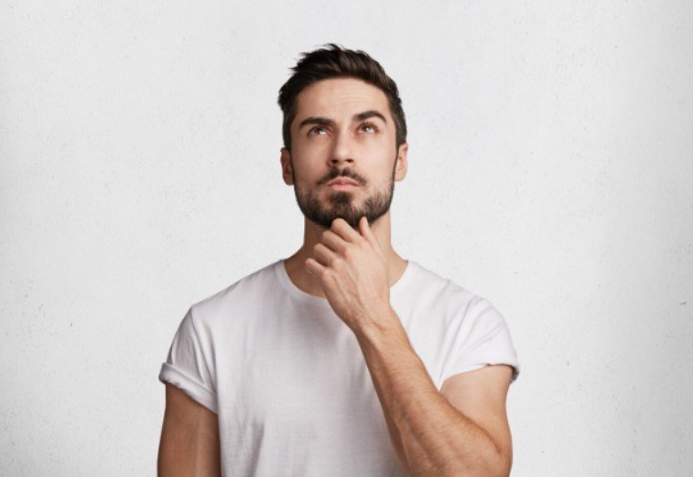 Ilustração médica da próstata normal vs próstata aumentada, hiperplasia